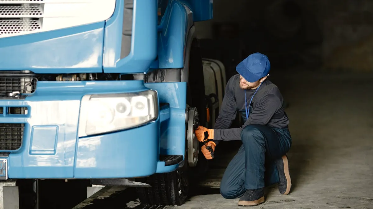 Uniunea Europeană oferă industriei camioanelor mai mult timp pentru reducerea emisiilor poluante