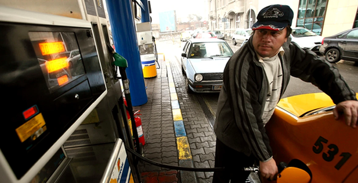 Teodorovici: Orice român normal la cap trebuie să aibă pe agenda sa scoaterea accizei la carburant