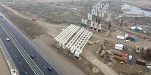 Mobilizare record pe autostrada Sibiu-Pitești. Trei tuneluri și nouă viaducte sunt construite în același timp