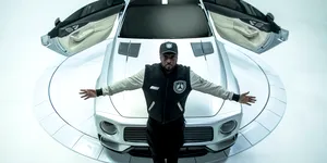 Mercedes-Benz AMG și Will.I.Am prezintă conceptul „The Flip”, un coupe GT cu „suicide doors” și nas de G-Class