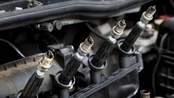 2025: La câți kilometri trebuie să schimbi bujiile la motoarele pe benzină?