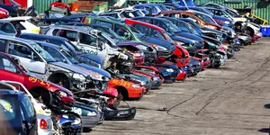 Regulile UE privind mașinile scoase din uz intră în vigoare: noi cerințe de reciclare și restricții la export. 10-12 mil. de vehicule ajung deșeuri în fiecare an