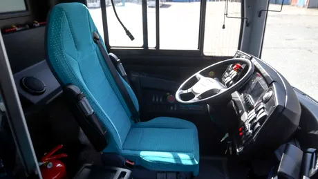 Probleme la autobuzele Otokar cumpărate de Primărie: Şoferii mai corpolenţi nu încap în scaun