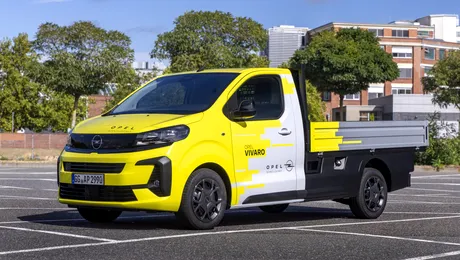 <span class='prepend'>Foto |</span> Autoutilitara Opel Vivaro este disponibilă și sub formă de camionetă. Vine cu un motor diesel de 2,2 litri sau în variantă electrică