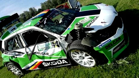 Vicecampionul naţional la raliu, implicat într-un accident spectaculos - VIDEO