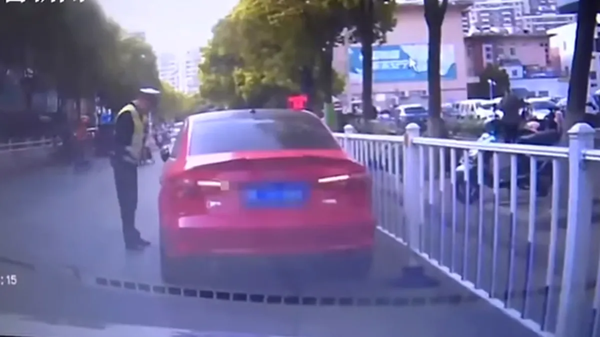 Metoda prin care se evită amenzile de parcare, aplicată cu succes de o şoferiţă - VIDEO