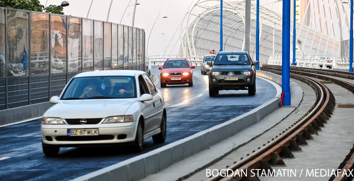 Accident grav în Bucureşti, pe pasajul Basarab. Circulaţia rutieră este deviată