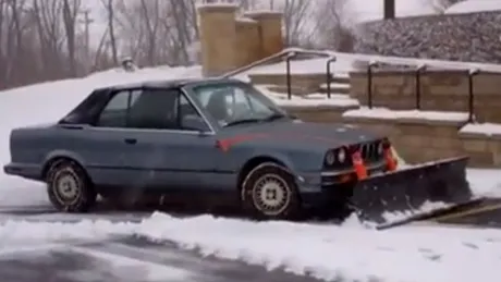 Ce poţi face iarna cu un BMW E30 ursuleţ. VIDEO