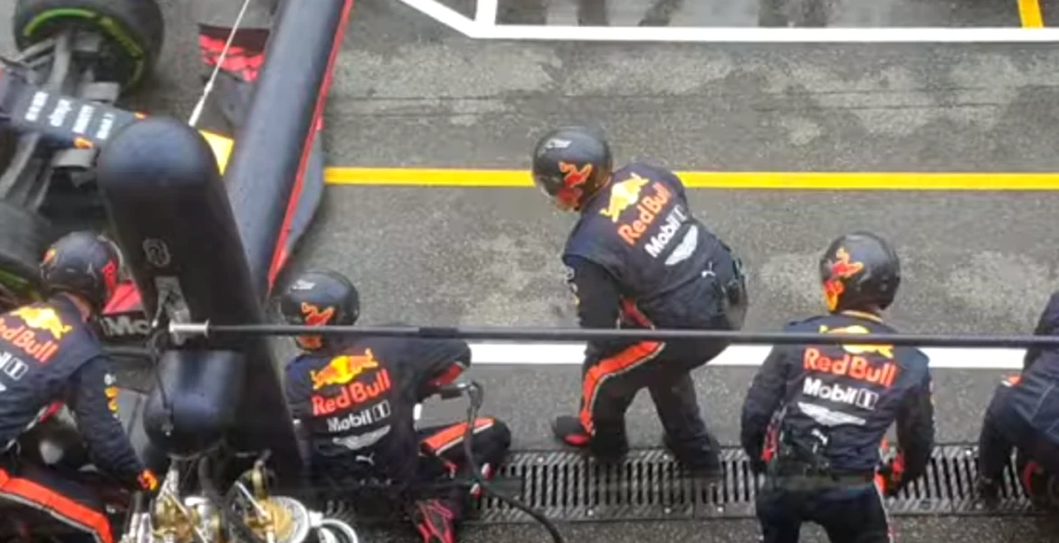 Echipa Red Bull a schimbat anvelopele lui Max Verstappen în doar 1,88 secunde – VIDEO