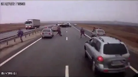 Camionagiul care nu frânează niciodată. VIDEO