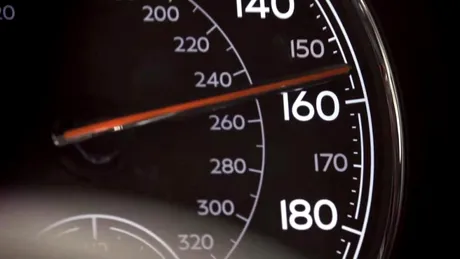 Bentley Bentayga chiar prinde 300 km/h! [VIDEO]