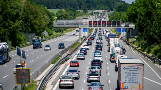 Impozitul auto și rovinieta se dublează! Ce măsuri pregătește Guvernul pentru 2025 și 2026