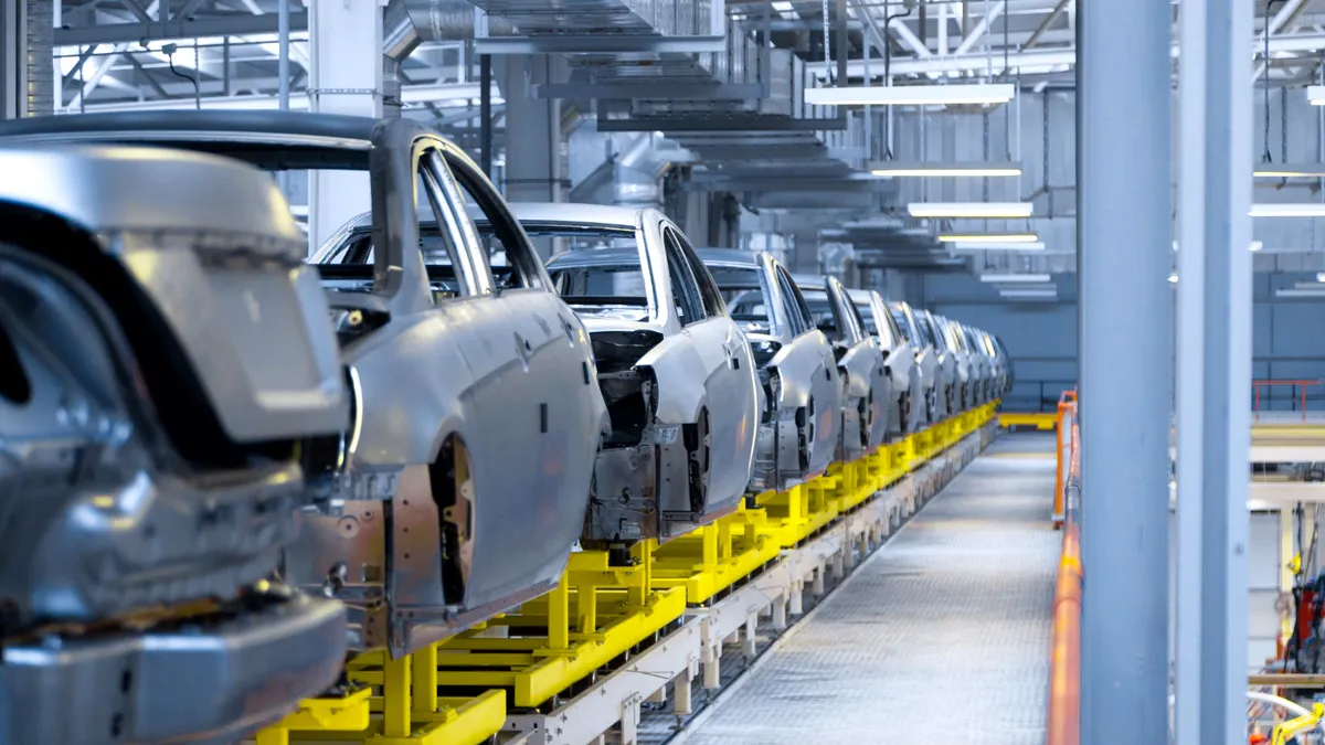 Infografic | Schimbare majoră în industria auto globală: Producătorii chinezi amenință supremația Toyota și Volkswagen. Cei mai mari producători auto ai lumii în perioada 2000 - 2025