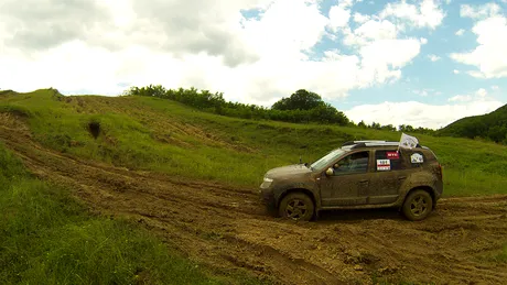 A 7-a întâlnire a Dusteriştilor: spectacol off-road cu Dustere!