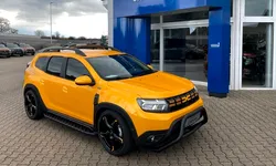Dacia Duster 2 stârnește invidia cu o nuanță aprinsă de galben. Tuning german pentru SUV-ul românesc – VIDEO