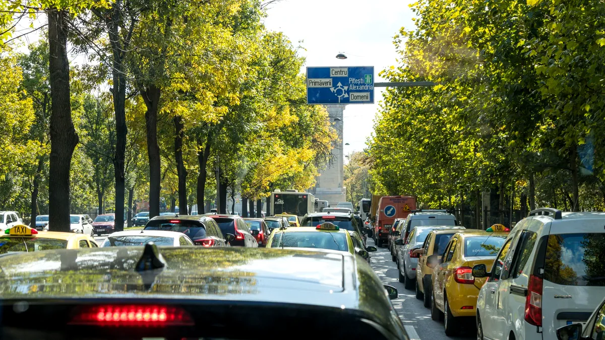 Ambuteiajele afectează grav economia României. Bucureștenii pierd cinci zile lucrătoare pe an din cauza traficului