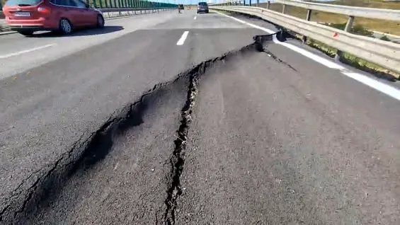Un sector din Autostrada Sebeș – Turda este închis circulației. O nouă surpare a carosabilului oprește circulația pe o porțiune de 17 km din A10 