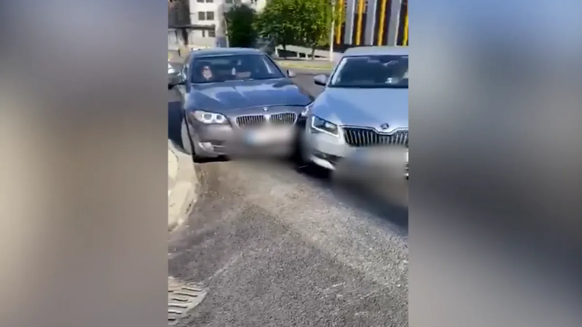Un șofer gelos se răzbună pe un BMW - VIDEO