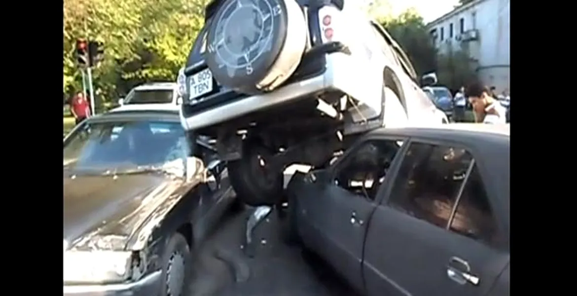 VIDEO: ce altceva putea să se întâmple dacă idiotul a trecut pe roşu?