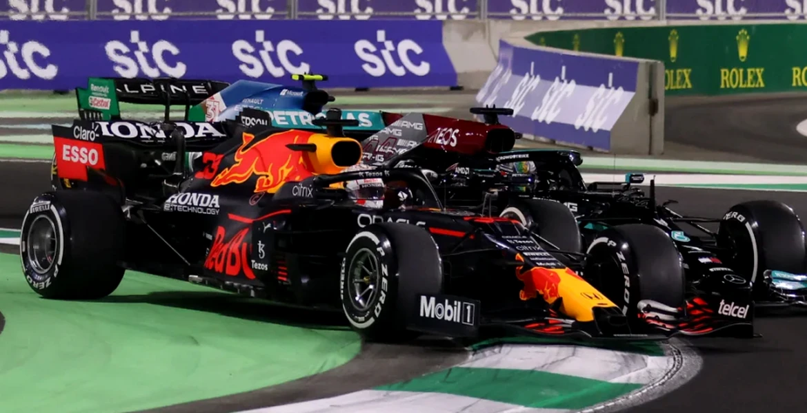 VIDEO. Nebunie în Formula 1. Hamilton și Verstappen, la egalitate de puncte înainte de ultima etapă