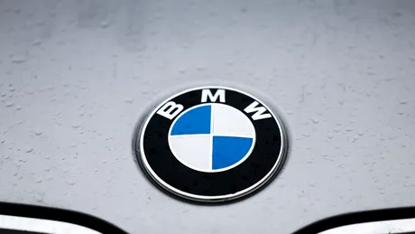 Doi bărbați români sunt căutați pentru înșelăciuni legate de achiziționarea de SUV-uri BMW în Canada