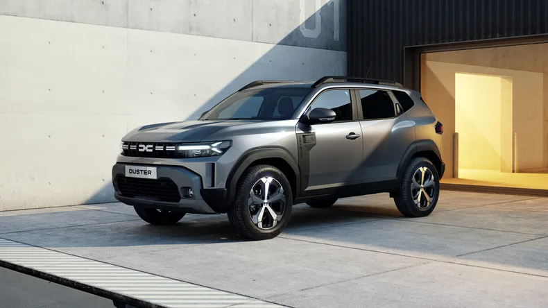 EXCLUSIV – Cu cât s-au scumpit mașinile începând din 1 august? Dacia, Ford, Kia și Hyundai deja și-au adaptat prețurile la noua cotă TVA / Operatorii de taxi pregătesc și ei majorări
