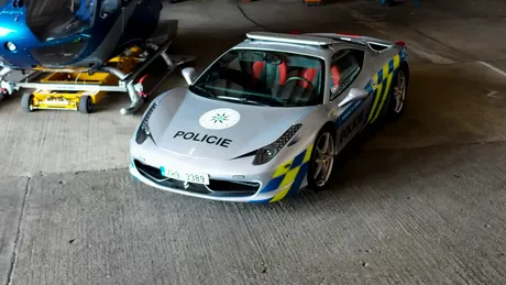 Un Ferrari 458 Italia face acum parte din dotarea poliției din Cehia