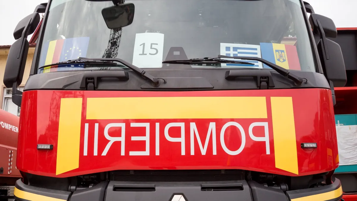 Autotren cuprins de flăcări. Defecțiune electrică, cauza probabilă / Foto