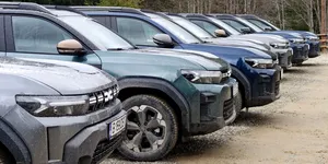 Presa maghiară: Producția Dacia scade, iar Renault își schimbă strategia pentru Europa