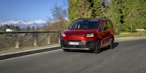 FOTO Fiat readuce modelul Qubo pe piață, cu motor diesel și versiune cu 7 locuri