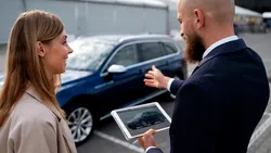 Statul scoate la licitație online mașini confiscate de peste 1,3 milioane de euro, inclusiv un Porsche