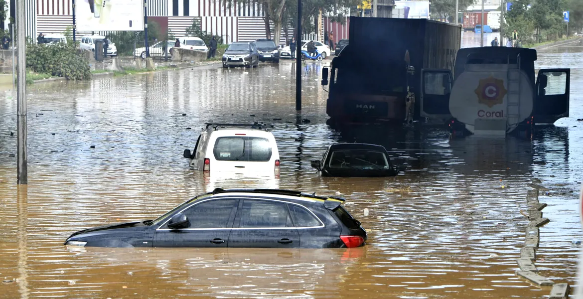 2025: Dacă a intrat apă în mașină, o mai poți folosi? Sfaturi utile și lucruri de evitat