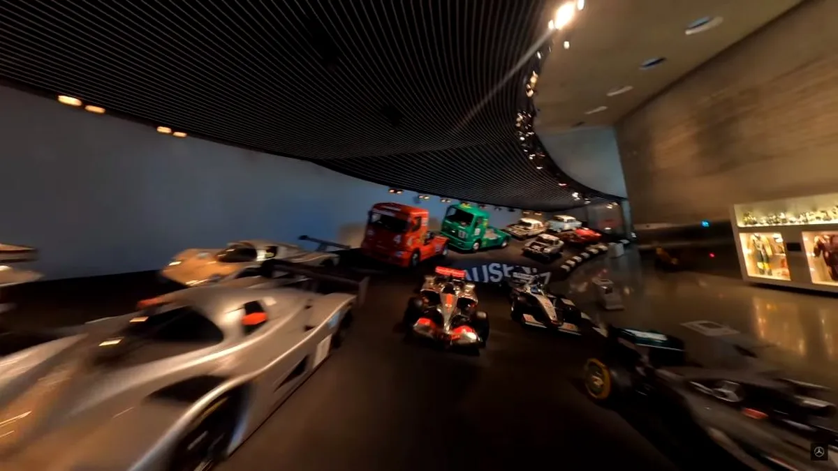 Filmare spectaculoasă cu drona FPV în Muzeul Mercedes-Benz - VIDEO