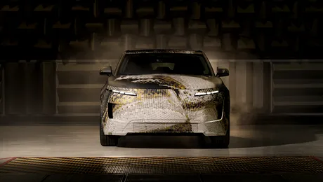 <span class='prepend'>Foto |</span> Land Rover prezintă cel de-al cincilea membru al familiei Range Rover. Ce știm până acum de Range Rover GT?
