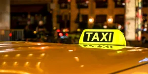 Primăria București a atribuit doar 2,6% din licențele de taxi scoase la licitație. Șoferii acuză concurență favorabilă ride sharing-ului