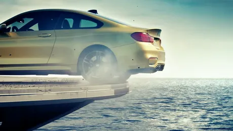 BMW, cea mai spectaculoasă reclamă făcută vreodată. Noul M4 în drift pe un portavion! VIDEO