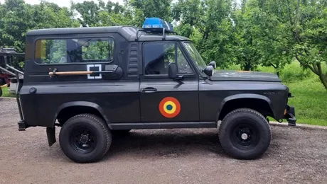 Foto / Un ARO 243 de armată, scos la vânzare pe OLX. Cât cere proprietarul pentru modelul românesc produs în 1989