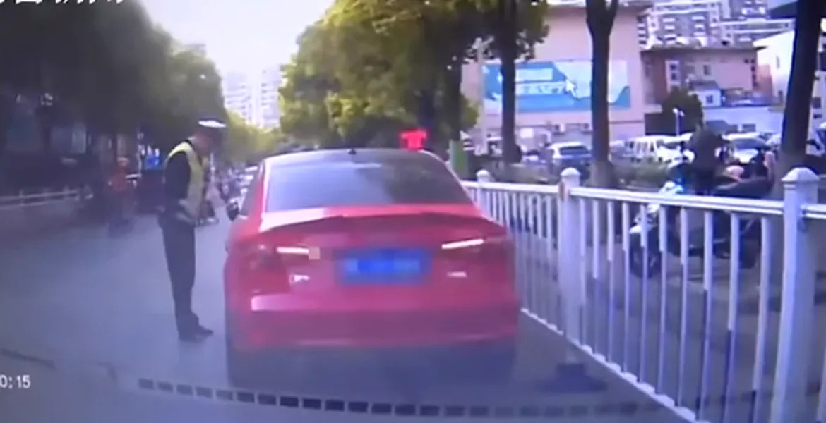 Metoda prin care se evită amenzile de parcare, aplicată cu succes de o şoferiţă – VIDEO