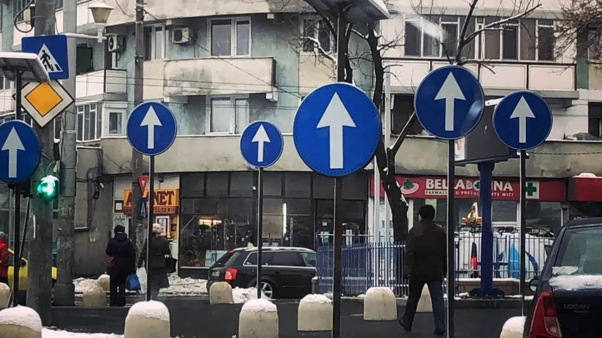 Pentru cei care se prind mai greu. Berceni: Şase indicatoare rutiere identice într-un perimetru de doar câţiva metri - FOTO