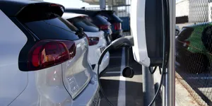 <span class='prepend'>Studiu |</span> Un sfert dintre companiile din România au început electrificarea flotelor auto. Ce le-a împiedicat să facă asta până acum 