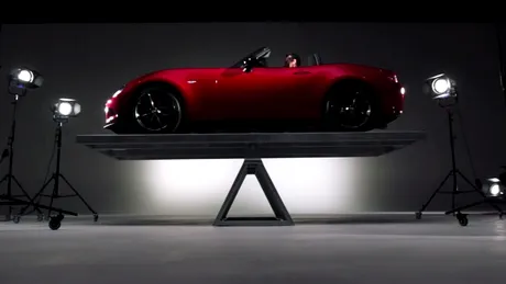 Mazda ne arată ce înseamnă să faci o maşină echilibrată, cu ajutor din partea noului MX-5. VIDEO