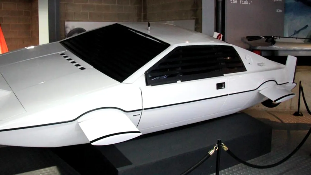Câți bani a dat Elon Musk pe mașina care a influențat designul Tesla Cybertruck