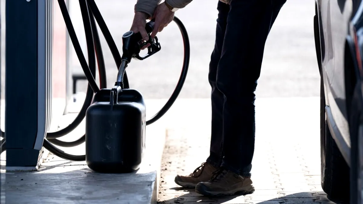 În două luni, prețul motorinei ar putea ajunge la 17 lei litrul. Avertismentul transmis de Asociația Energia Inteligentă