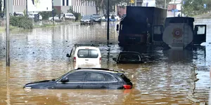 2025: Dacă a intrat apă în mașină, o mai poți folosi? Sfaturi utile și lucruri de evitat
