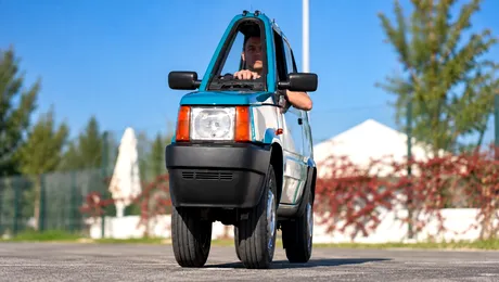 Un FIAT Panda a ajuns de la dezmembrări în Cartea Recordurilor: A fost „comprimat” în doar 50 cm, dar tot funcționează