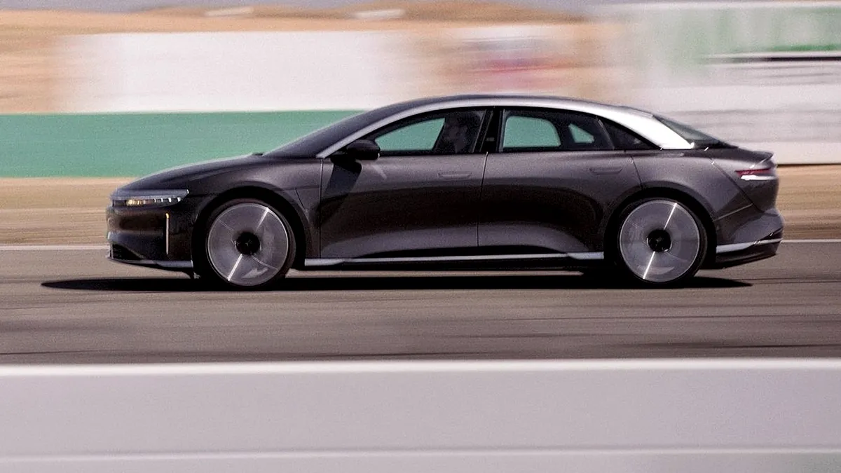 Prima mașină electrică cu 1000 de km autonomie a fost înmatriculată în România