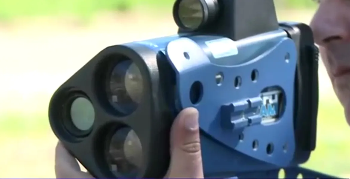 Câte maşini prinde, pe minut, temutul radar pistol [VIDEO]