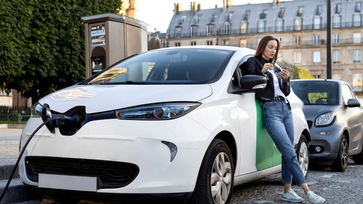 Cluj-Napoca scumpește încărcarea mașinilor electrice la stațiile publice: Cât vor plăti șoferii