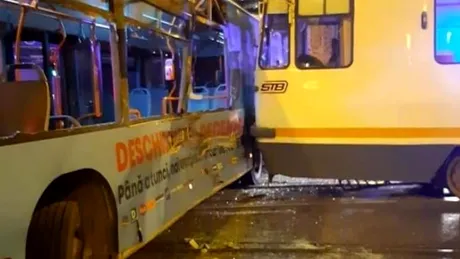 Un tramvai a lovit în plin un autobuz. Accidentul a avut loc în București - FOTO