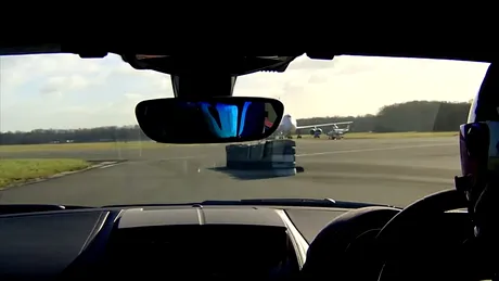 STIG şi Jaguar F-Type R pe circuitul Top Gear. On board VIDEO